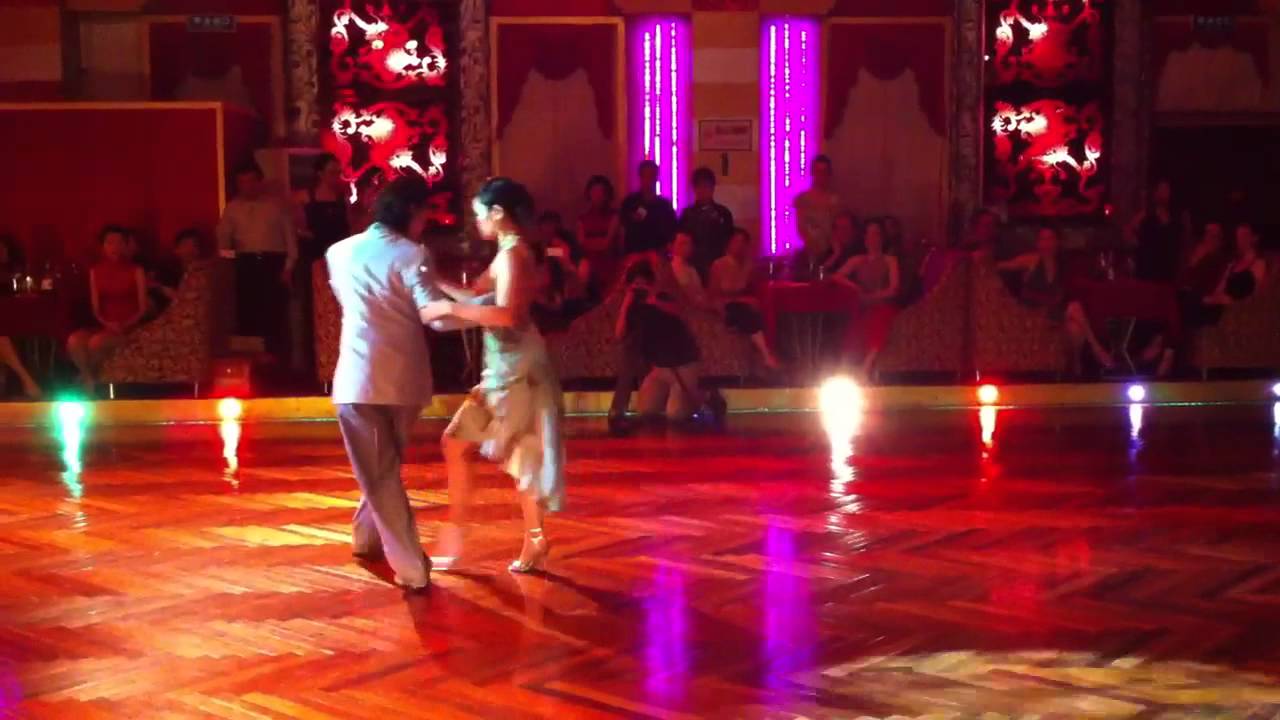 Video thumbnail for 2012 Shanghai tango fest - Raymond Chu y Lily Cheng 2/2
