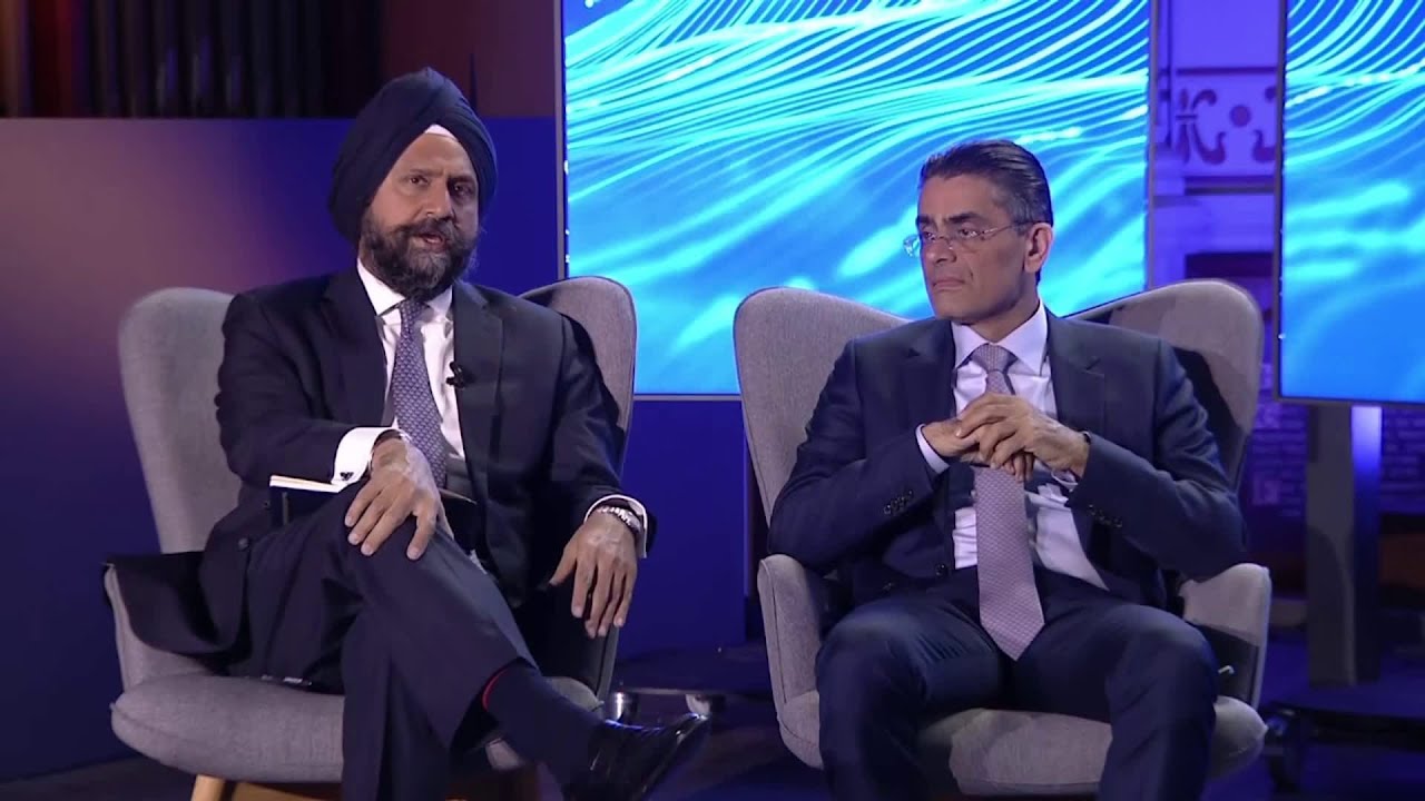 Davos panel discusses challenges facing renewable energy transition