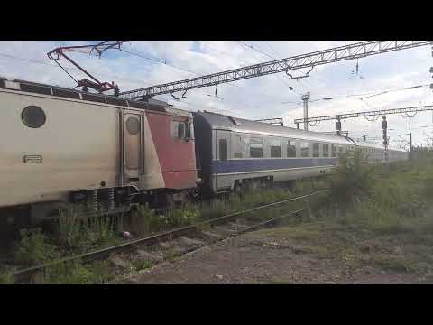 IR 1577 cu EA 122 intra in gara Ploiesti Sud