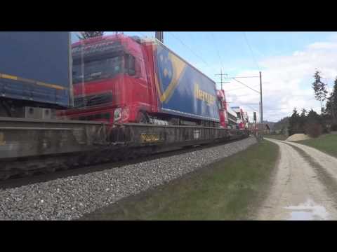 Bahnverkehr in Lyssach mit Re 4/4 Porrentruy
