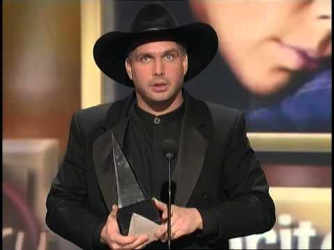 Garth Brooks Wins Country Male - AMA 1996