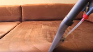 Reinigung einer Microfaser-Couch durch Sprühextraktion