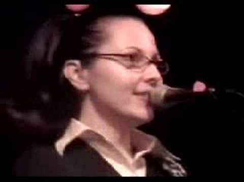 Paula Kelley - The Girlfriend (live)