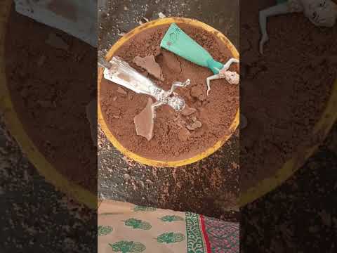 makin doll shape toy with melting metal