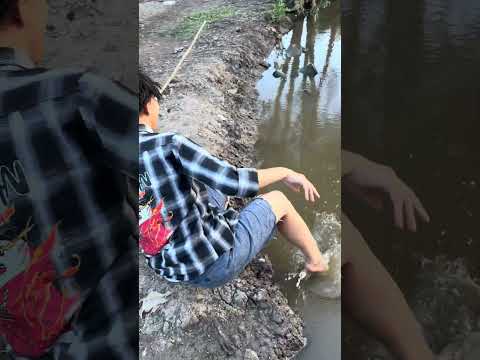 BÉ BAI ĐẠP TRÚNG SÍT RỊT #funny #shorts