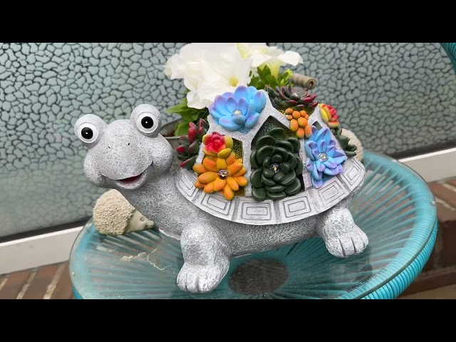 Vídeo relacionado con MALSSE Estatua solar de jardín guiñando un guiño de animales, decoración al aire libre, estatua de resina para patio, porche, balcón, adorno de luces de jardín
