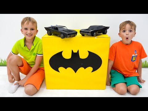 Влад и Ники веселятся с игрушечными машинками Бэтмена