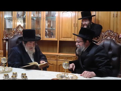 Viznitz Rebbe Visits Skulen Yerushalayim Rebbe | האדמו”ר מויז’ניץ בביקור אצל האדמו”ר מסקולען ירושלים