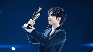 Download lagu The moment Jungkook was crowned the Top K-Pop Vocalist Globally mp3