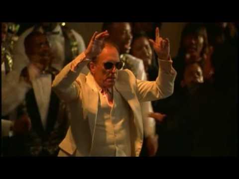 Robert Duvall's triumphal entrance in the church (The Apostle)