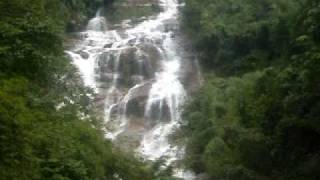 preview picture of video 'Chenderiang Waterfall'