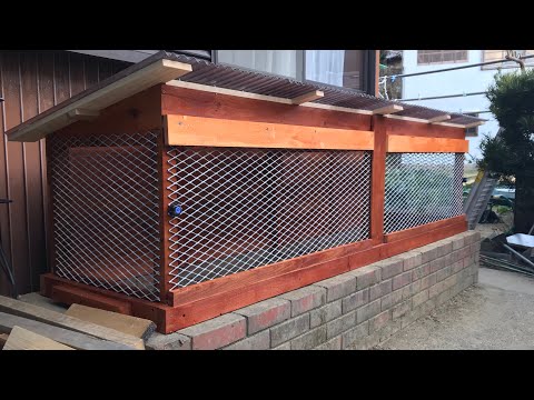 鶏小屋の鶏用砂浴器に珪藻土、天然の駆虫剤、殺虫剤を使用する