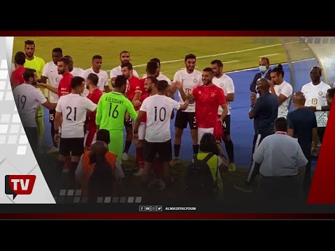 ممر شرفي من فريق البنك الأهلي للاعبي الأهلي عقب تتويجهم بالبطولة العاشرة