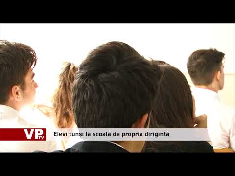 Elevi tunși la școală de propria dirigintă