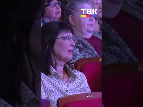 Волшебная сила искусства: работники культуры принимают поздравления