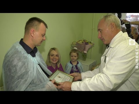 Председатель Витебского облисполкома Николай Шерстнёв поздравил родителей тройни, появившейся на свет в областном центре (13.02.2020)
