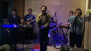 Download lagu Hindia - Berdansalah, Karir Ini Tak Ada Artinya (Live at Gardencove, Jakarta 2/8/2023) mp3