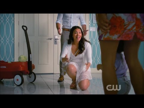 Jane the virgin - Mateo is walking
