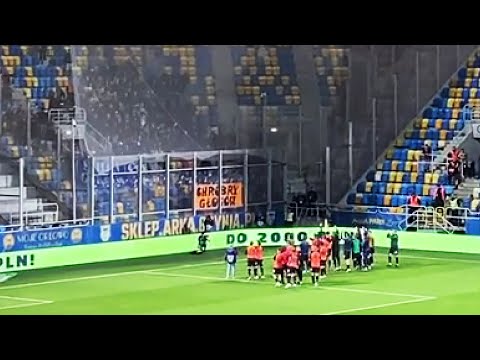 Piłkarze i kibice po meczu Arka Gdynia 0-2 Chrobry Głogów. Baraże o awans do Ekstraklasy 26.05.2022