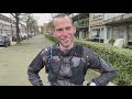 De laatste meters van René die rende door alle 4000 straten van Rotterdam!