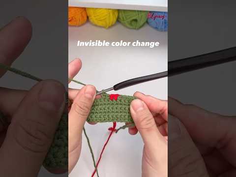 Crochet hack: invisible color change 💕💕 #crochetflowers #crochetdecor #crochethack