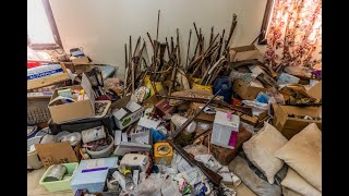 הוצאת חפצים של שכן שעזב מהמקלט המשותף ▪️ הרב נחמנסון ▪️ (כולל אור יעקב) (הערוץ של הרב יהודה לייב נחמנסון) - התמונה מוצגת ישירות מתוך אתר האינטרנט יוטיוב. זכויות היוצרים בתמונה שייכות ליוצרה. קישור קרדיט למקור התוכן נמצא בתוך דף הסרטון