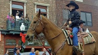 preview picture of video 'Lawrence horse parade 2012 (long version)'