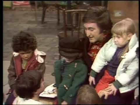 Sesame Street: 0592 Street Scenes- A cold day on Sesame Street