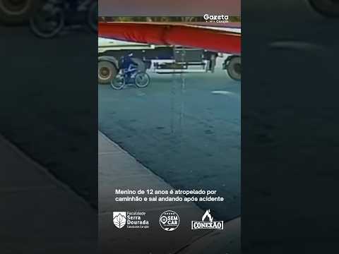 Menino de 12 anos é atropelado por caminhão enquanto andava de bicicleta; câmeras registram tudo