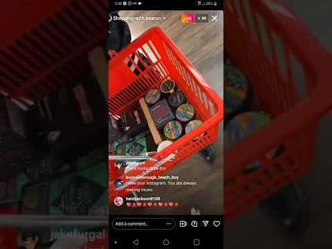 Aaron Carter and Checkthestar shopping