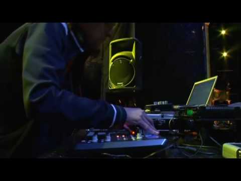 'Décrocher la Lune' - close up party - GROOVEMENT vs ZAIUS (2009) - F.Dragone - L.Petit