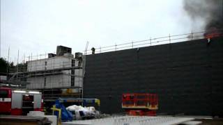 preview picture of video 'Goirle, Frankische Driehoek, brand op dak nieuwbouw 28 mei 2011'