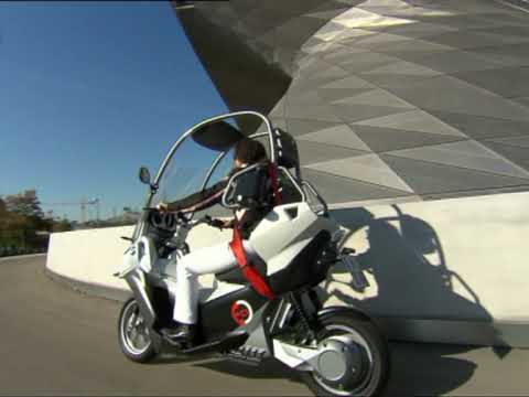 New BMW Concept C1-E - Driving in front of BMW Welt