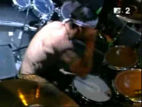 Godsmack- I stand alone live (awesome drum solo)