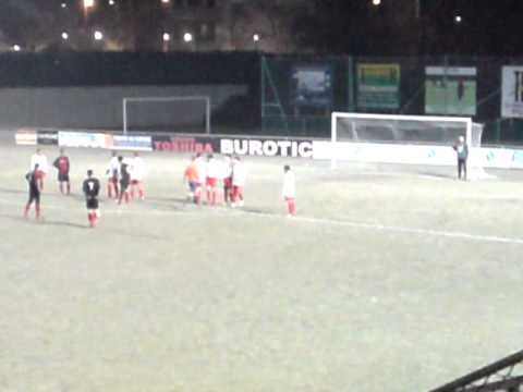 Coup franc de la victoire à Cournon.MP4