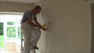 How to fix cracks in ceilings and walls