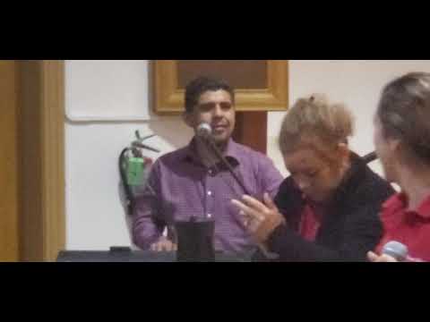 Marcos Rodríguez # 1 comienza la alabanza