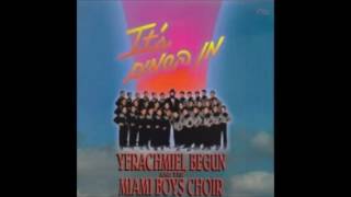 פרחי מיאמי - מן השמים - לא ישא גוי - miami boys choir - lo isa goy - התמונה מוצגת ישירות מתוך אתר האינטרנט יוטיוב. זכויות היוצרים בתמונה שייכות ליוצרה. קישור קרדיט למקור התוכן נמצא בתוך דף הסרטון