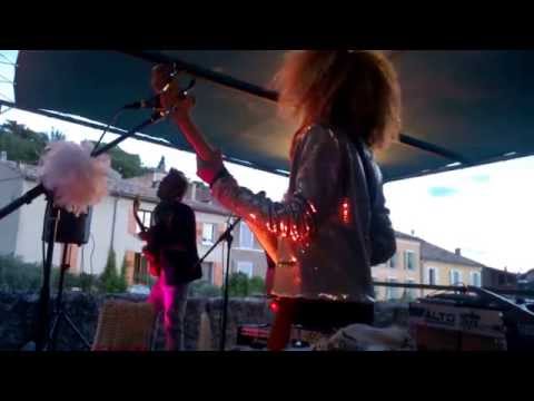 Nungan chante Voodoo Child à Moustiers Sainte Marie (juillet 2014)