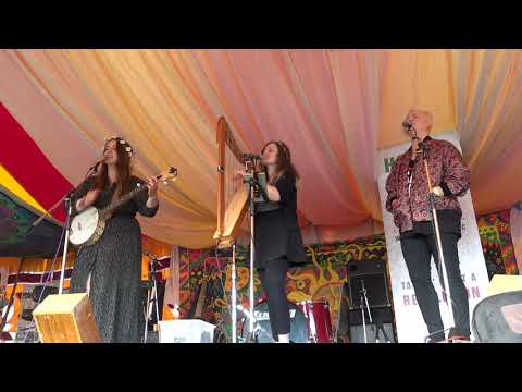 Cerian , Daisy Chute , Kal Lavelle , - Talkin About A Revolution @ Glastonbury 30-07-2019-4k