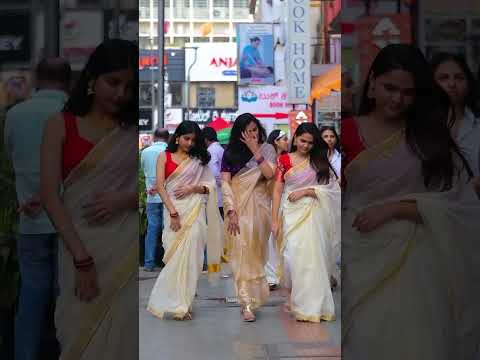 Kerala saree public reaction 🥳😍in Bengaluru 💥#shorts #trending #dance #onam #saree