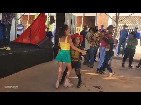 o movimento na praça da comunidade de São Vicente furadão-varzelandia-mg
