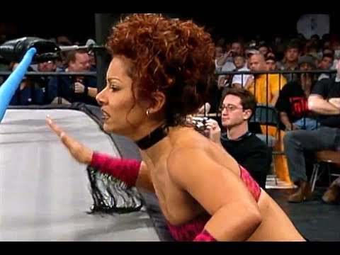 (720pHD): WCW Nitro 12/18/00 - Rey Mysterio Jr (w/Tygress) vs. Lance Storm (w/Major Gunns)