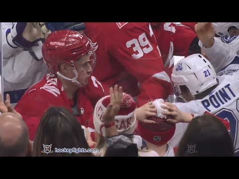 Brayden Point vs Dylan Larkin
