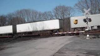 preview picture of video 'NS trailer train at River Rd, Mattawana, PA 3-19-10'