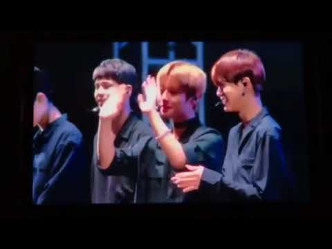 180121 WANNA ONE Jihoon doing jeojang & No one can stop Ong testing jihoon😂❤1stFanMeeting inJAKARTA