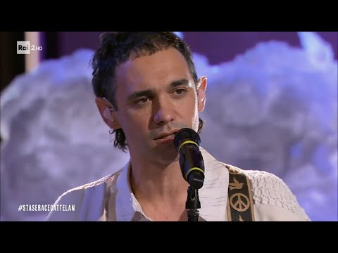 Cosmo canta "L'abbraccio" - Stasera c'è Cattelan su Rai2 del 19/03/2024