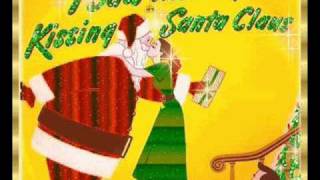 Chrismas Song - I saw mommy kissing Santa Claus