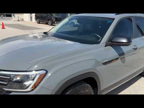 2024 Volkswagen Atlas Peak Edition 2.0 TSI 4MOTION for sale at Ernie Dean Chevrolet Buick GMC Ltd. in Alliston, ON