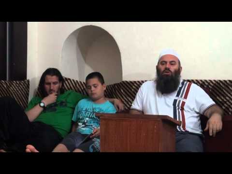 Një djalë i ri falë Namaz, por familjen.. (pyetje) - Hoxhë Bekir Halimi
